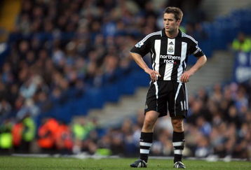 LONDON - NOVEMBER 22:  Michael Owen of Newcastle United during the Barclays Premier League match between Chelsea and Newcastle United at Stamford Bridge on November 22, 2008 in London, England.  (Photo by Mark Thompson/Getty Images)