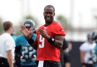 JACKSONVILLE, FL - MAY 1:  Quarterback David Garrard #9 of the Jacksonville Jaguars directs play during a team mini-camp on May 1, 2009 on the practice fields at Jacksonville Municipal Stadium in Jacksonville, Florida.  (Photo by Al Messerschmidt/Getty Images)