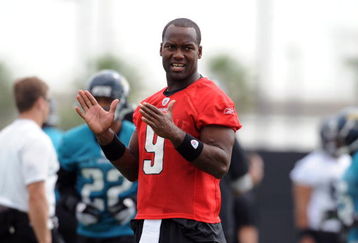 JACKSONVILLE, FL - MAY 1:  Quarterback David Garrard #9 of the Jacksonville Jaguars directs play during a team mini-camp on May 1, 2009 on the practice fields at Jacksonville Municipal Stadium in Jacksonville, Florida.  (Photo by Al Messerschmidt/Getty Images)