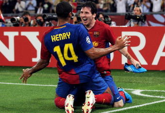 ROME - MAY 27:  Lionel Messi of Barcelona celebrates with his team mate Thierry Henry after Messi scored the second goal for Barcelona during the UEFA Champions League Final match between Barcelona and Manchester United at the Stadio Olimpico on May 27, 2009 in Rome, Italy.  (Photo by Jasper Juinen/Getty Images)