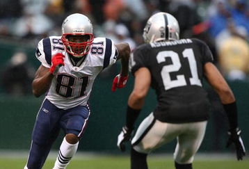 OAKLAND, CA - DECEMBER 14:  Randy Moss #81 of the New England Patriots runs against Nnamdi Asomugha #21 of the Oakland Raiders during an NFL game on December 14, 2008 at the Oakland-Alameda County Coliseum in Oakland, California.  (Photo by Jed Jacobsohn/Getty Images)