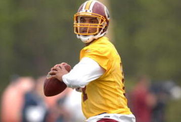 ASHBURN, VA - MAY 1:  Jason Campbell #17 of the Washington Redskins prpeares to throw a pass during minicamp on May 1, 2009 at Redskins Park in Ashurn, Virginia.   (Photo by Mitchell Layton/Getty Images)