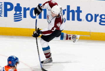 EDMONTON - OCTOBER 12:  Tyler Arnasson #9 of the Colorado Avalanche passes the puck during the game against the Edmonton Oilers on October 12, 2008 at Rexall Place in Edmonton, Alberta, Canada.  (Photo by Dale MacMillan/Getty Images)