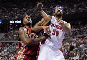 AUBURN HILLS, MI - APRIL 26:  Joe Smith #32 of the Cleveland Cavaliers and Rasheed Wallace #30 of the Detroit Pistons battle for rebounding position in Game Four of the Eastern Conference Quarterfinals during the 2009 NBA Playoffs at the Palace of Auburn Hills on April 26, 2009 in Auburn Hills, Michigan.  The Cavaliers won 99-78.  NOTE TO USER: User expressly acknowledges and agrees that, by downloading and or using this photograph, User is consenting to the terms and conditions of the Getty Images License Agreement.  (Photo by Gregory Shamus/Getty Images)