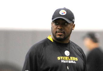 PITTSBURGH - MAY 01:  Head coach Mike Tomlin of the Pittsburgh Steelers watches practice during rookie training camp at the Pittsburgh Steelers Practice Facility on May 1, 2009 in Pittsburgh, Pennsylvania.  (Photo by Joe Sargent/Getty Images)