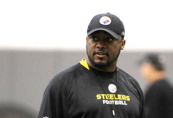 PITTSBURGH - MAY 01:  Head coach Mike Tomlin of the Pittsburgh Steelers watches practice during rookie training camp at the Pittsburgh Steelers Practice Facility on May 1, 2009 in Pittsburgh, Pennsylvania.  (Photo by Joe Sargent/Getty Images)