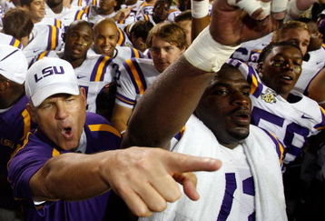 BATON ROUGE, LA - SEPTEMBER 08:  Head Coach Les Miles and Glenn Dorsey #72 of Louisiana State University celebrate after their 48-7 victory over Virginia Tech on September 8, 2007 at Tiger Stadium in Baton Rouge, Louisiana.  (Photo by Chris Graythen/Getty Images)