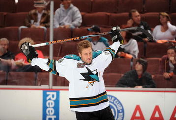 ANAHEIM, CA - APRIL 21:  Ryane Clowe #29 of the San Jose Sharks warms up against the Anaheim Ducks during Game Three of the Western Conference Quarterfinal Round of the 2009 Stanley Cup Playoffs at Honda Center on April 21, 2009 in Anaheim, California. (Photo by Harry How/Getty Images)