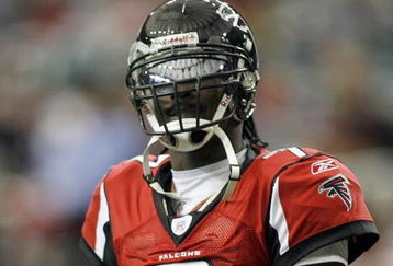 ATLANTA - DECEMBER 24: Quarterback Michael Vick #7 of the Atlanta Falcons looks on during the game against the Carolina Panthers on December 24, 2006 at The Georgia Dome in Atlanta,Georgia. (Photo by Marc Serota/Getty Images)