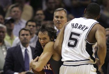 Horry_checks_nash_feature