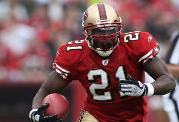 SAN FRANCISCO - DECEMBER 07:  Frank Gore #21 of the San Francisco 49ers runs against the New York Jets during an NFL game on December 7, 2008 at Candlestick Park in San Francisco, California.  (Photo by Jed Jacobsohn/Getty Images)