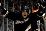 ANAHEIM, CA - OCTOBER 29:  Teemu Selanne #8 of the Anaheim Ducks celebrates after scoring a third period goal against the Detroit Red Wings to complete a hat trick during the NHL game at Honda Center on October 29, 2008 in Anaheim, California. The Ducks defeated the Red Wings 5-4 in overtime. (Photo by Christian Petersen/Getty Images)