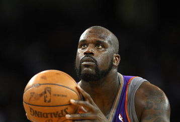 OAKLAND, CA - MARCH 15:  Shaquille O'Neal #32 of the Phoenix Suns shoots a free throw against the Golden State Warriors during an NBA game on March 15, 2009 at Oracle Arena in Oakland, California. NOTE TO USER: User expressly acknowledges and agrees that, by downloading and or using this photograph, User is consenting to the terms and conditions of the Getty Images License Agreement.  (Photo by Jed Jacobsohn/Getty Images)