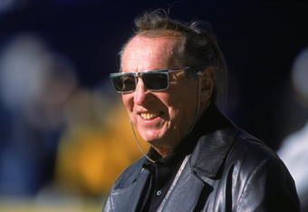 3 Dec 2000:  A close up of Owner Al Davis of the Oakland Raiders as he smiles and looks on during the game against the Pittsburgh Steelers at the Three Rivers Stadium in Pittsburgh, Pennsylvania.  The Steelers defeated the Raiders 21-20.Mandatory Credit: Tom Pidgeon  /Allsport
