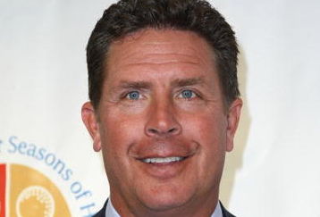 NEW YORK - JUNE 16:  Former NFL Quarterback Dan  Marino attends Samsung's 8th Annual Four Seasons Of Hope Gala at Cipriani Wall Street on June 16, 2009 in New York City.  (Photo by Neilson Barnard/Getty Images)