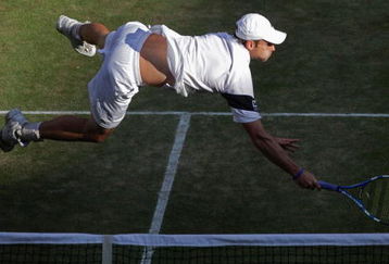 WIMBLEDON, ENGLAND - JULY 03:  Andy Roddick of USA dives during the men's singles semi final match against Andy Murray of Great Britain on Day Eleven of the Wimbledon Lawn Tennis Championships at the All England Lawn Tennis and Croquet Club on July 3, 2009 in London, England.  (Photo by Pool/Getty Images)