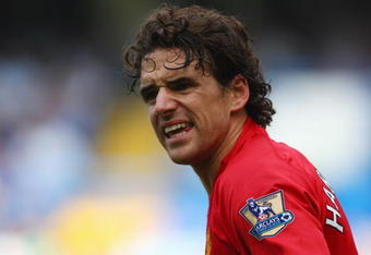 LONDON - SEPTEMBER 21:  Owen Hargreaves of Manchester United looks on during the Barclays Premier League match between Chelsea and Manchester United at Stamford Bridge on September 21, 2008 in London, England.  (Photo by Mike Hewitt/Getty Images)