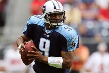 HOUSTON - OCTOBER 9:  Quarterback Steve McNair #9 of the Tennessee Titans rolls out against the Houston Texans at Reliant Stadium on October 9, 2005 in Houston, Texas. The Titans defeated the Texans 34-20. (Photo by Jeff Gross/Getty Images)