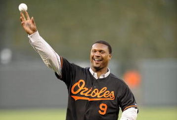 BALTIMORE - APRIL 18:  Former Baltimore Ravens quarterback Steve McNair throws out the opening pitch before the game between the New York Yankees and the Baltimore Orioles April 18, 2008 at Camden Yards in Baltimore , Maryland.  (Photo by Greg Fiume/Getty Images)