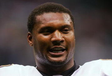 NEW ORLEANS - OCTOBER 29:  Quarterback Steve McNair #9 of the Baltimore Ravens looks on against the New Orleans Saints at the Louisiana Superdome on October 29, 2006 in New Orleans, Louisiana. The Ravens defeated the Saints 35-22. (Photo by Ronald Martinez/Getty Images)