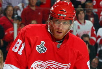 DETROIT - JUNE 12:  Marian Hossa #81 of the Detroit Red Wings skates against the Pittsburgh Penguins during Game Seven of the 2009 NHL Stanley Cup Finals at Joe Louis Arena on June 12, 2009 in Detroit, Michigan.  (Photo by Jim McIsaac/Getty Images)