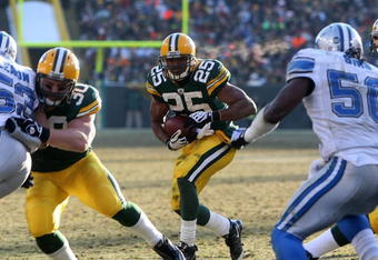 GREEN BAY, WI - DECEMBER 28: Ryan Grant #25 of the Green Bay Packers looks for running room against the Detroit Lions on December 28, 2008 at Lambeau Field in Green Bay, Wisconsin. The Packers defeated the Lions 31-21. (Photo by Jonathan Daniel/Getty Images)
