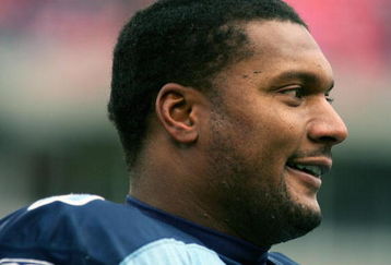 NASHVILLE, TN - DECEMBER 11:  Steve McNair #9 of the Tennessee Titans stands on the sideline during the game with the Houston Texans on December 11, 2005 at the Coliseum in Nashville, Tennessee. The Titans won 13-10. (Photo by Scott Halleran/Getty Images)