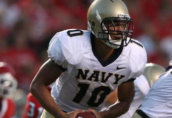 PISCATAWAY, NJ - SEPTEMBER 07:  Kaipo-Noa Kaheaku-Enhada #10 of Navy looks to hand the ball off against the Rutgers Scarlet Knights during their game at Rutgers Stadium on September 7,  2007 in Piscataway, New Jersey.   (Photo by Nick Laham/Getty Images)