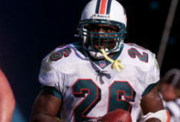 02 Dec 2001 : Lamar Smith of the Miami Dolphins during the game against the Denver Broncos at Pro Player Stadium in Miami, Florida. The Dolphins won 21-10. DIGITAL IMAGE. Mandatory Credit: Eliot Schechter/Allsport