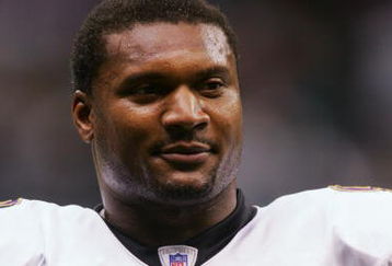 NEW ORLEANS - OCTOBER 29:  Quarterback Steve McNair #9 of the Baltimore Ravens looks on against the New Orleans Saints at the Louisiana Superdome on October 29, 2006 in New Orleans, Louisiana. The Ravens defeated the Saints 35-22. (Photo by Ronald Martinez/Getty Images)