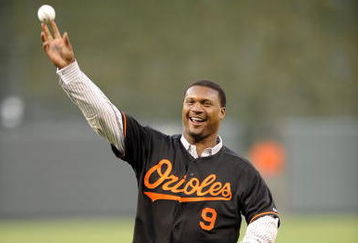 BALTIMORE - APRIL 18:  Former Baltimore Ravens quarterback Steve McNair throws out the opening pitch before the game between the New York Yankees and the Baltimore Orioles April 18, 2008 at Camden Yards in Baltimore , Maryland.  (Photo by Greg Fiume/Getty Images)
