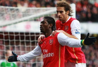LONDON - JANUARY 12: Emmanuel Adebayor and Mathieu Flamini of Arsenal celebrate Adebayor's penalty during the Barclays Premier League match between Arsenal and Birmingham City at Emirates Stadium on January 12, 2008 in London, England.  (Photo by Clive Mason/Getty Images)