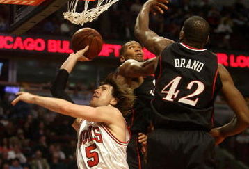 CHICAGO - DECEMBER 02:  Andres Nocioni #5 of the Chicago Bulls drives for a shot attempt against Elton Brand #42  of the Philadelphia 76ers at the United Center on December 2, 2008 in Chicago, Illinois.  NOTE TO USER: User expressly acknowledges and agrees that, by downloading and/or using this Photograph, user is consenting to the terms and conditions of the Getty Images License Agreement.  (Photo by Jonathan Daniel/Getty Images)