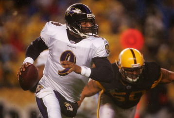 PITTSBURGH - NOVEMBER 05:  Steve McNair #9 of the Baltimore Ravens looks to pass against the Pittsburgh Steelers on November 5, 2007 at Heinz Field in Pittsburgh, Pennsylvania.  (Photo by Chris McGrath/Getty Images)  