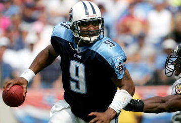 NASHVILLE, TN - SEPTEMBER 18: Quarterback Steve McNair #9 of the Tennessee Titans eludes Antwan Odom #98 of the Baltimore Ravens as the Titans defeated the Ravens 25-10 during NFL action at the Coliseum on September 18, 2005 in Nashville, Tennessee.  (Photo by Doug Pensinger/Getty Images)