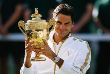 WIMBLEDON, ENGLAND - JULY 05:  Roger Federer of Switzerland celebrates victory with the trophy after the men's singles final match against Andy Roddick of USA on Day Thirteen of the Wimbledon Lawn Tennis Championships at the All England Lawn Tennis and Croquet Club on July 5, 2009 in London, England. Federer won 5-7, 7-6, 7-6, 3-6, 16-14.  (Photo by Paul Gilham/Getty Images)