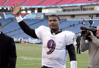 NASHVILLE, TN - NOVEMBER 12:  Steve McNair #9 of the Baltimore Ravens waves to the crowd after the Ravens defeated the Tennessee Titans on November 12, 2006 at LP Field in Nashville, Tennessee.  (Photo by Andy Lyons/Getty Images)