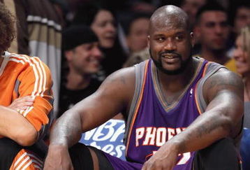 LOS ANGELES, CA - FEBRUARY 26:  Shaquille O'Neal #32 of the Phoenix Suns sits on the bench during the NBA game against the Los Angeles Lakers at Staples Center on February 26, 2009 in Los Angeles, California.    The Lakers defeated the Suns 132-106.  NOTE TO USER: User expressly acknowledges and agrees that, by downloading and or using this Photograph, user is consenting to the terms and conditions of the Getty Images License Agreement.  (Photo by Christian Petersen/Getty Images)