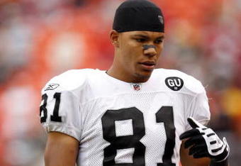 KANSAS CITY, MO - SEPTEMBER 14:  Chaz Schilens #81 of the Oakland Raiders looks on during their NFL game against the Kansas City Chiefs at Arrowhead Stadium on September 14, 2008 in Kansas City, Missouri. The Raiders defeated the Chiefs 23-8. (Photo by Jamie Squire/Getty Images)