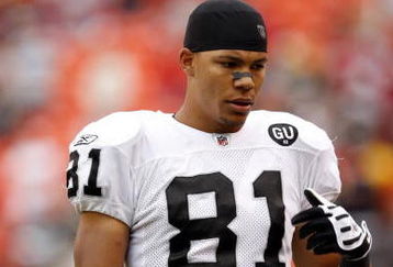 KANSAS CITY, MO - SEPTEMBER 14:  Chaz Schilens #81 of the Oakland Raiders looks on during their NFL game against the Kansas City Chiefs at Arrowhead Stadium on September 14, 2008 in Kansas City, Missouri. The Raiders defeated the Chiefs 23-8. (Photo by Jamie Squire/Getty Images)