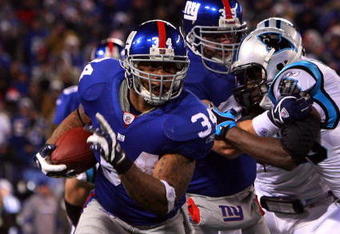 EAST RUTHERFORD, NJ - DECEMBER 21:  Derrick Ward #34 of the New York Giants runs the ball against the Carolina Panthers on December 21, 2008 at Giants Stadium in East Rutherford, New Jersey.  (Photo by Jim McIsaac/Getty Images)