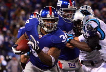 EAST RUTHERFORD, NJ - DECEMBER 21:  Derrick Ward #34 of the New York Giants runs the ball against the Carolina Panthers on December 21, 2008 at Giants Stadium in East Rutherford, New Jersey.  (Photo by Jim McIsaac/Getty Images)