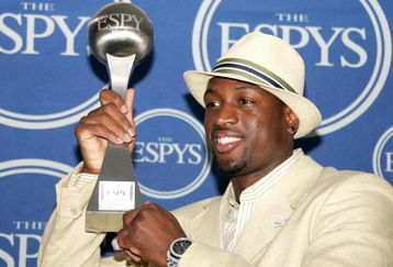 HOLLYWOOD - JULY 12:  Dwyane Wade of the Miami Heat poses in the press room with the award for 'Best NBA Player' at the 2006 ESPY Awards at the Kodak Theatre on July 12, 2006 in Hollywood, California.  (Photo by Frazer Harrison/Getty Images)
