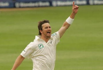 JOHANNESBURG, SOUTH AFRICA - NOVEMBER 8: Shane Bond of New Zealand celebrates taking the wicket of AB de Villiers of South Africa during day one of the first test match between South Africa and New Zealand held at the Wanderers Stadium on November 8, 2007 in Johannesburg, South Africa. (Photo by Lee Warren/Gallo Images/Getty Images)