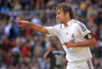 MADRID, SPAIN - APRIL 12: Raul Gonzalez of Real Madrid celebrates after scoring Real's first goal during the La Liga match between Real Madrid and Valladolid at the Santiago Bernabeu stadium on April 12, 2009 in Madrid, Spain.  (Photo by Denis Doyle/Getty Images)