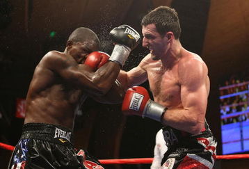 MASHANTUCKET, CT - APRIL 25:  Carl Froch lands a right on Jermain Taylor during their WBC Super Middleweight Championship bout at the MGM Grand at Foxwoods on April 25, 2009 in Mashantucket, Connecticut.  (Photo by Nick Laham/Getty Images)