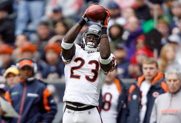 HOUSTON - DECEMBER 28:  Devin Hester #23 of the Chicago Bears makes a catch against the Houston Texans during the first half at the Reliant Stadium on December 28, 2008 in Houston, Texas.  The Texans won 31-24.  (Photo by Harry How/Getty Images)