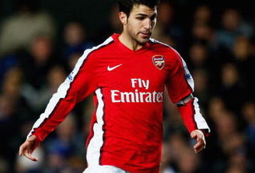 LONDON - NOVEMBER 30:  Cesc Fabregas of Arsenal runs with the ball during the Barclays Premier League match between Chelsea and Arsenal at Stamford Bridge on November 30, 2008 in London, England.  (Photo by Clive Mason/Getty Images)