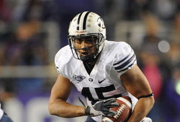 FORT WORTH, TX - OCTOBER 16:  Running back Harvey Unga #45 of the BYU Cougars runs against the TCU Horned Frogs at Amon G. Carter Stadium on October 16, 2008 in Fort Worth, Texas.  (Photo by Ronald Martinez/Getty Images)