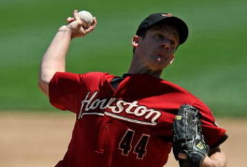 CHICAGO - MAY 16: Starting pitcher Roy Oswalt #44 of the Houston Astros delivers the ball against the Chicago Cubs on May 16, 2009 at Wrigley Field in Chicago, Illinois. The Cubs defeated the Astros 5-4. (Photo by Jonathan Daniel/Getty Images)